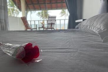 هتل Isamar Front Beach