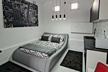پانسیون Airport Luxury Apartman 42