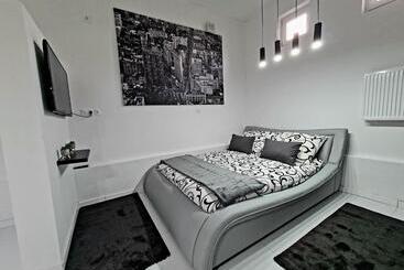 پانسیون Airport Luxury Apartman 42