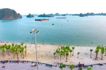 Ramada Hotel & Suites By Wyndham Halong Bay View