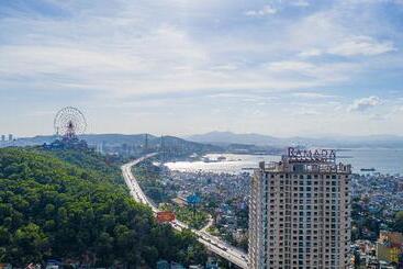 Ramada Hotel & Suites By Wyndham Halong Bay View