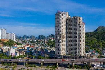 Ramada Hotel & Suites By Wyndham Halong Bay View