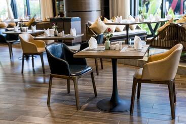 Ramada Hotel & Suites By Wyndham Halong Bay View