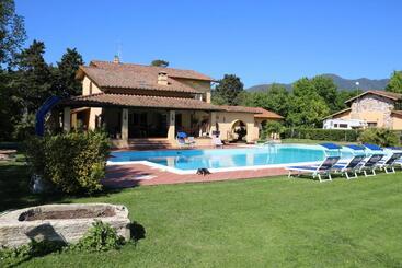 تختخواب و صبحانه Podere San Paolo