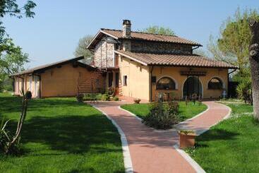 تختخواب و صبحانه Podere San Paolo
