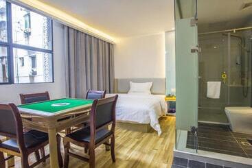 هتل 7days Inn Huaihua Zhijiang Pedestrian Street Branch