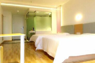 هتل 7days Inn Xishuangbanna Gasa Airport Passenger Transport South Station Branch
