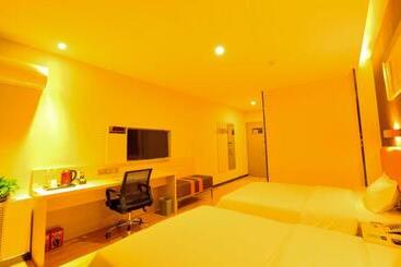 هتل 7days Premium Shihezi Development Zone Branch