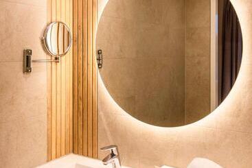 هتل Mercure Han Sur Lesse