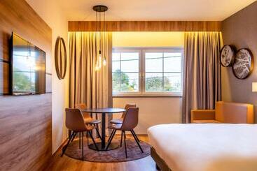 هتل Mercure Han Sur Lesse