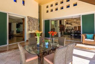 هتل Puerto Vallarta South Shore Luxury Suites