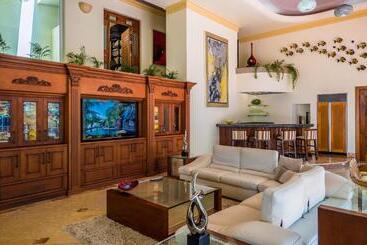 هتل Puerto Vallarta South Shore Luxury Suites