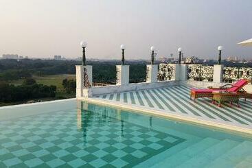 Отель The Glenburn Penthouse