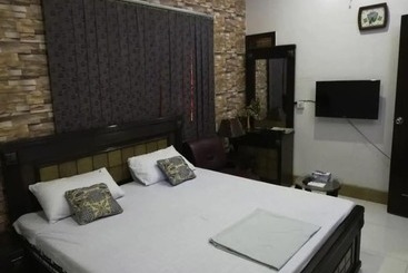 پانسیون Autobahn Guest House