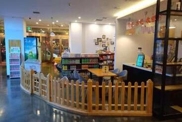 هتل 7 Days Premium· Zhoushuizi Airport Walmart