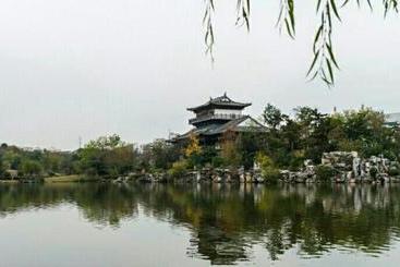 هتل 7days Inn Huanggang Normal College