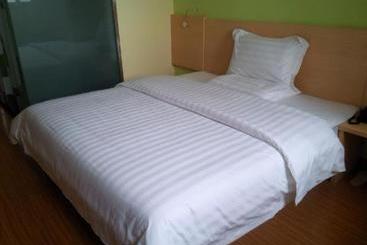 هتل 7days Inn Ji`nan Railway Station Jingyi Road 4th
