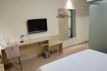 هتل 7days Inn Tongliao Civil Aviation Road