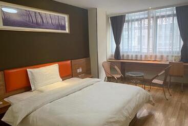 هتل 7days Inn Yingshang Lan Star Building Materials Market