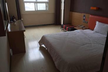 בית מלון כפרי 7days Premium Lianyungang Guanyun Nanjing West Road Hesheng Square Branch