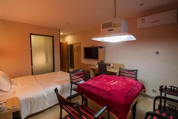 هتل 7days Premium Zhuzhou Yangtze River Road Central Hospital