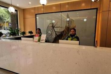 هتل Greentree Inn Ganzhou Gan County Bus Station