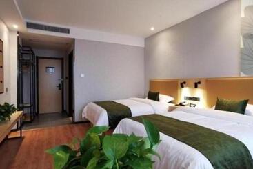 هتل Greentree Inn Ganzhou Gan County Bus Station