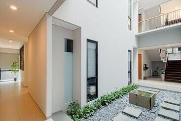 هتل M Studio Karawaci