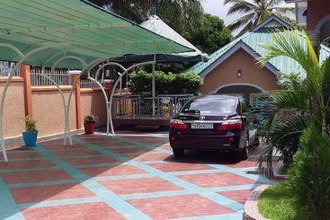 هتل Triple J Resort