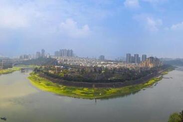 Lavande Hotel Luzhou Jiale Century City