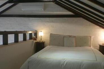 تختخواب و صبحانه Bon Accord Luxury Accommodation