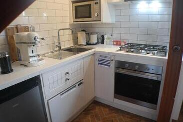تختخواب و صبحانه Bon Accord Luxury Accommodation