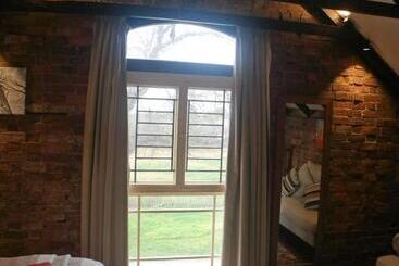 تختخواب و صبحانه Bon Accord Luxury Accommodation