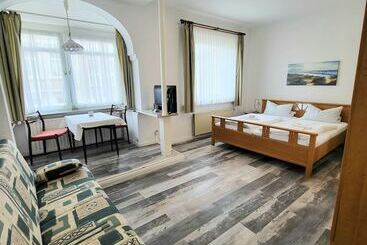 تختخواب و صبحانه City Center Hotel Garni Cuxhaven