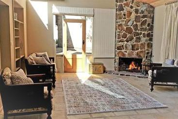 住宿加早餐  Olinda Yarra Cottage