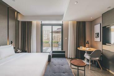 Atour Hotel Ningbo Jishi Harbor Outlets