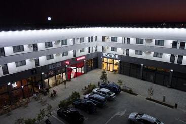 هتل Bliss Inn Tunari