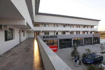 هتل Bliss Inn Tunari