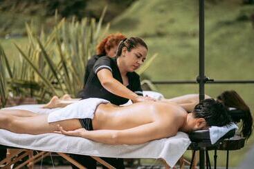 هتل Domus Glamping Guatapé