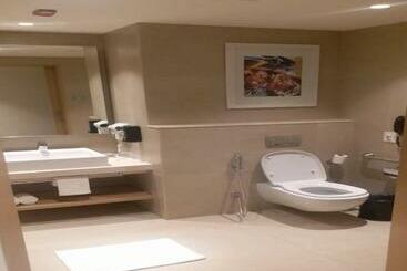 هتل Holiday Inn Express & Suites Bengaluru Old Madras Road, An Ihg