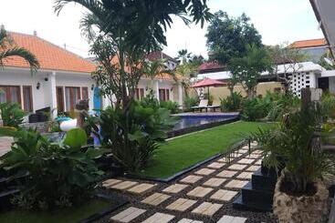 پانسیون Adi Abian Villa