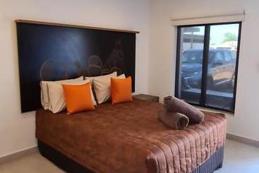 Safari Lodge Motel
