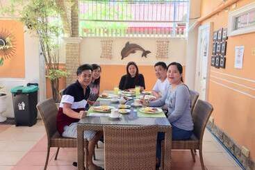 هاستل Little Norway Guesthouse   Mactan Cebu International Airport