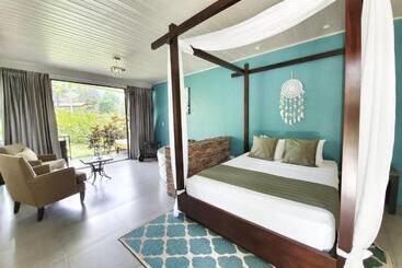 هتل Yellow Tree Suites
