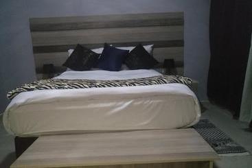 پانسیون Thobela Guest House