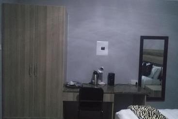 پانسیون Thobela Guest House