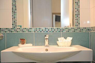 تختخواب و صبحانه L Isola Del Postino Rooms