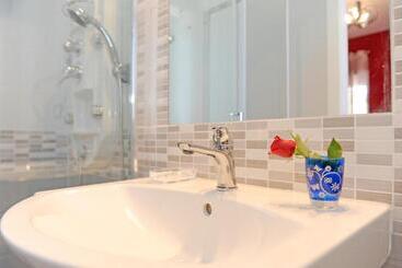 تختخواب و صبحانه L Isola Del Postino Rooms