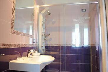تختخواب و صبحانه L Isola Del Postino Rooms