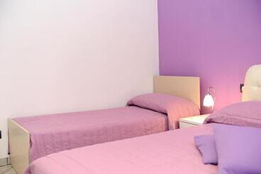 تختخواب و صبحانه L Isola Del Postino Rooms